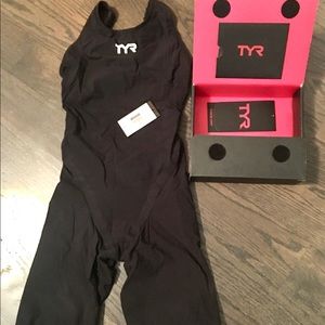 TYR Tracer BSeries 28L  Tech Suit
